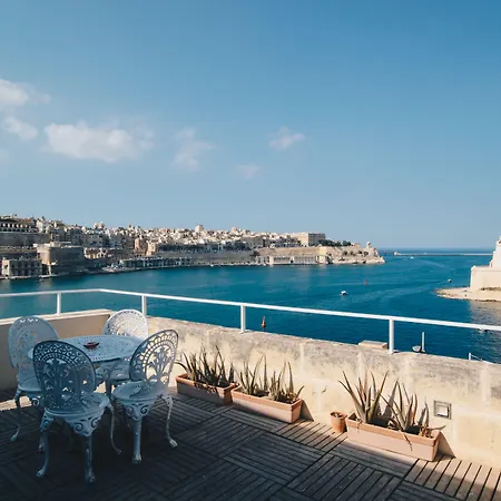 招待所 Sally Port